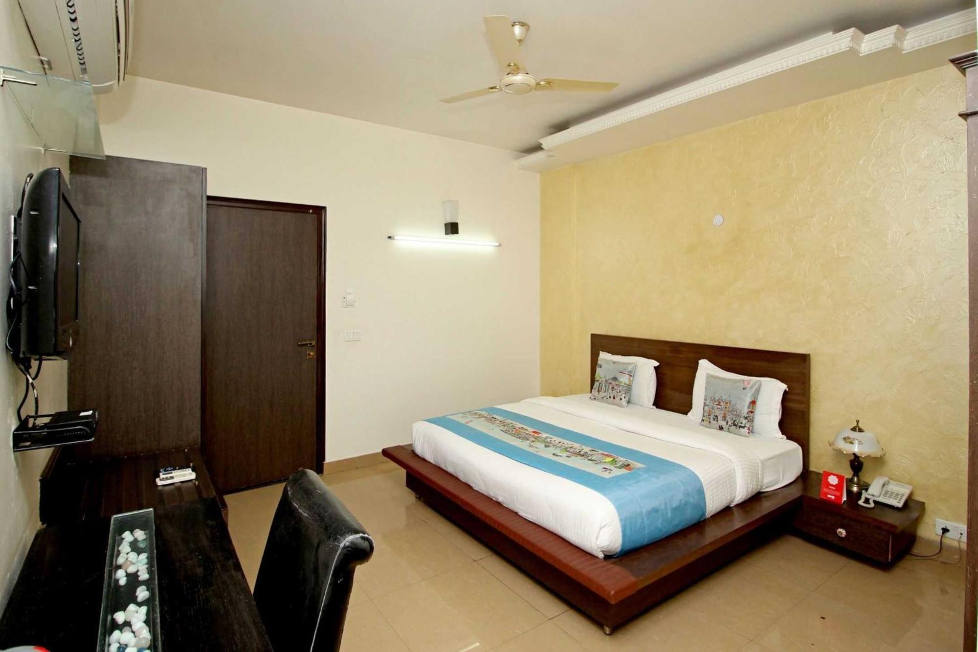 OYO 8704 Hotel Good Care Gurgaon Exterior foto